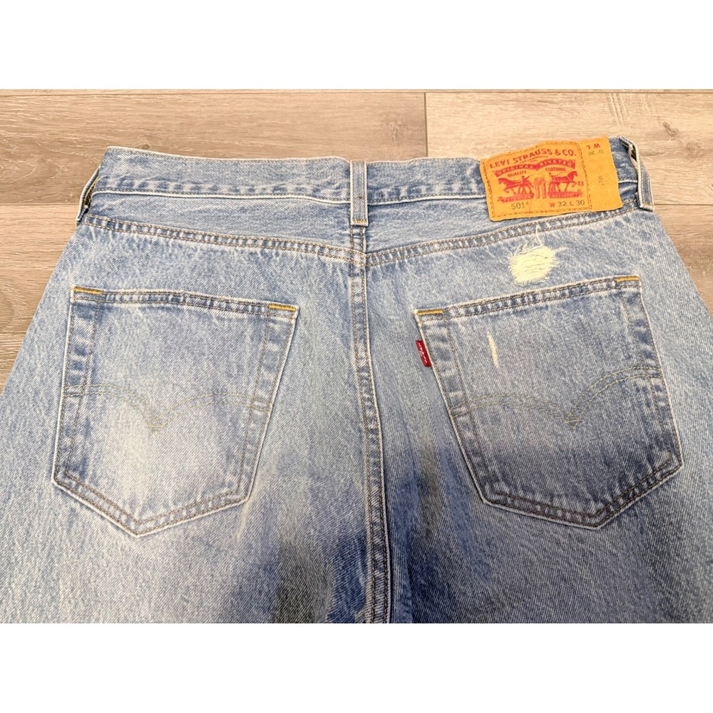 NWOT Levi's 501 Original Jeans Women W32 L30 Light Blue Distressed Straight Leg - Picture 8 of 12